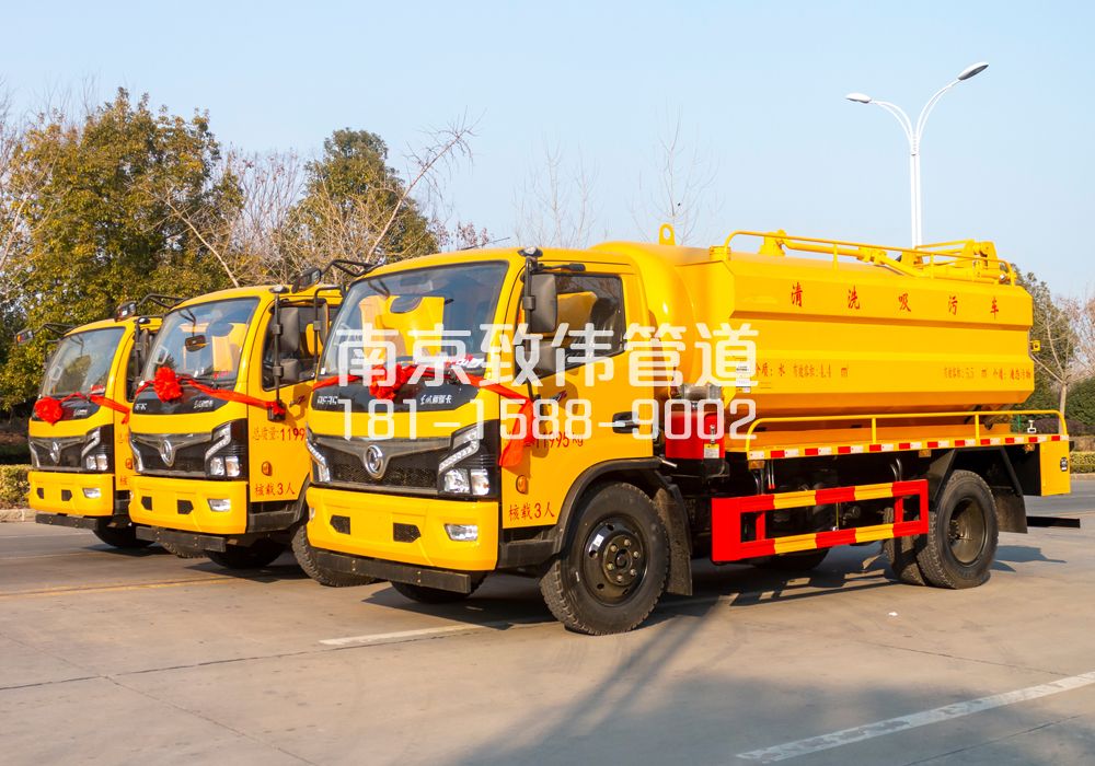 369板仓多利卡吸污车